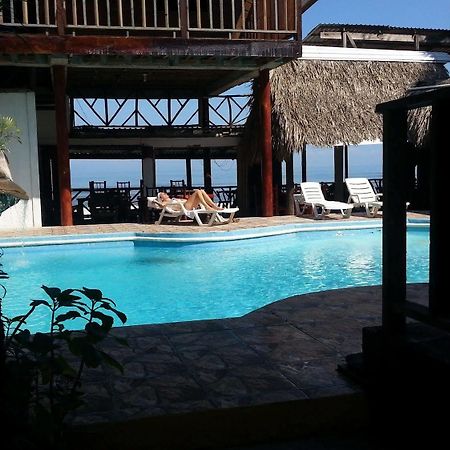 La Delphina Bed And Breakfast Bar And Grill La Ceiba Ngoại thất bức ảnh