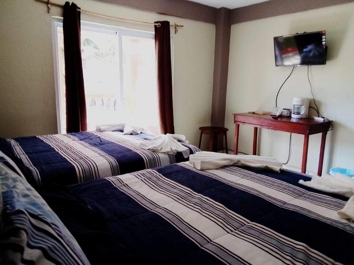 La Delphina Bed And Breakfast Bar And Grill La Ceiba Ngoại thất bức ảnh
