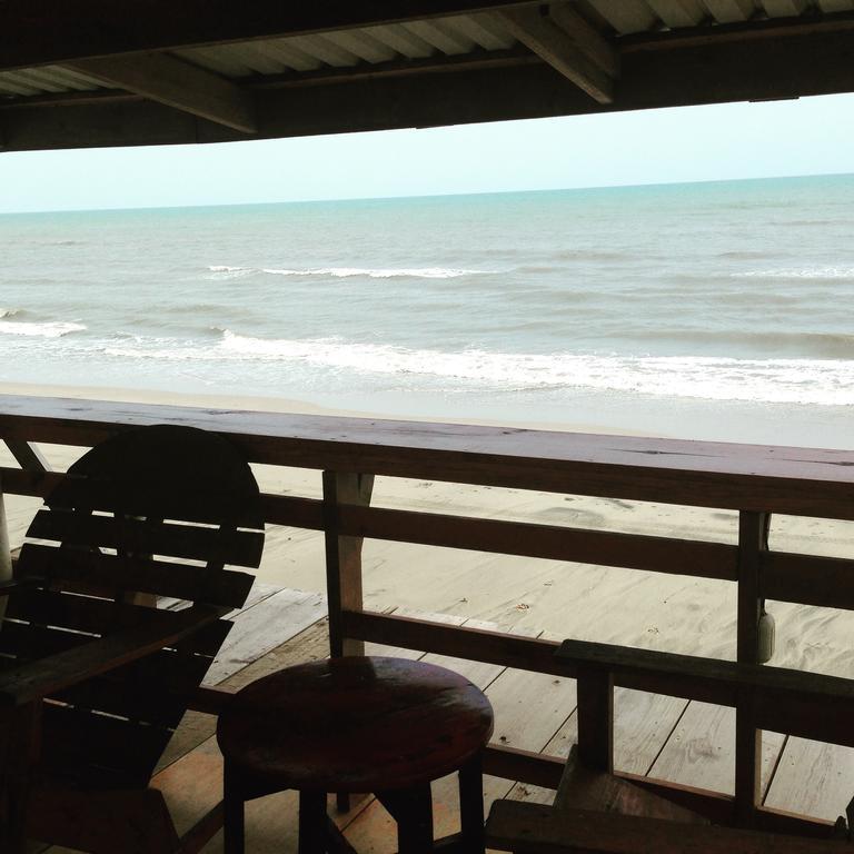 La Delphina Bed And Breakfast Bar And Grill La Ceiba Ngoại thất bức ảnh