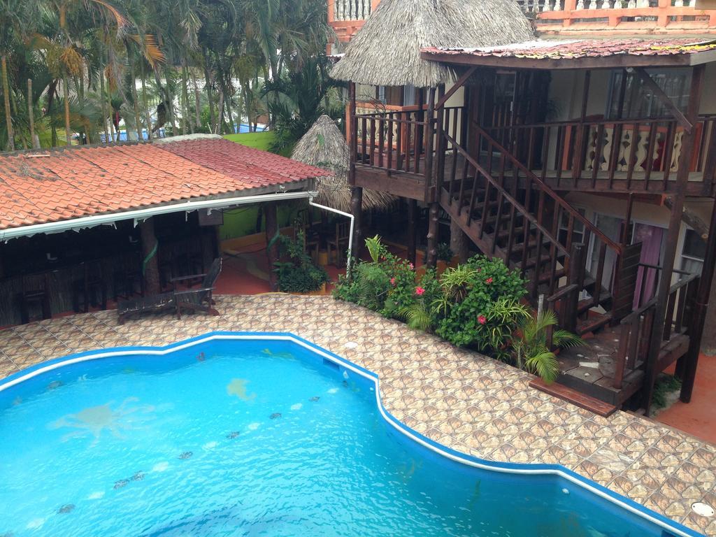 La Delphina Bed And Breakfast Bar And Grill La Ceiba Ngoại thất bức ảnh