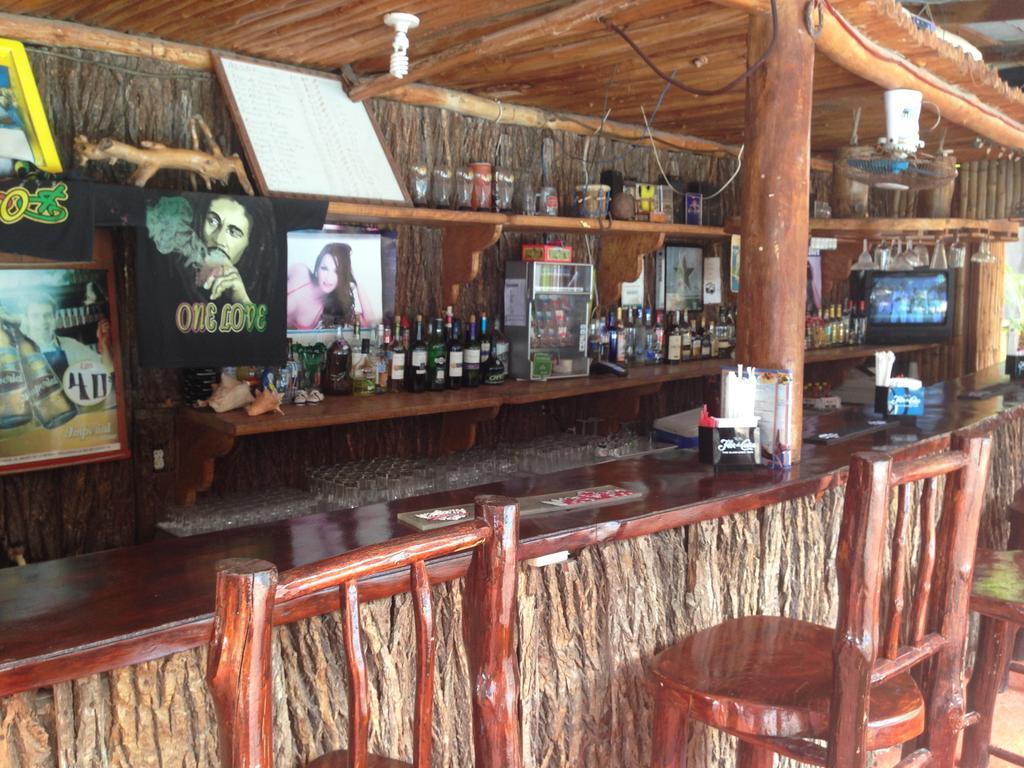 La Delphina Bed And Breakfast Bar And Grill La Ceiba Ngoại thất bức ảnh