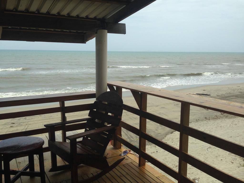 La Delphina Bed And Breakfast Bar And Grill La Ceiba Ngoại thất bức ảnh
