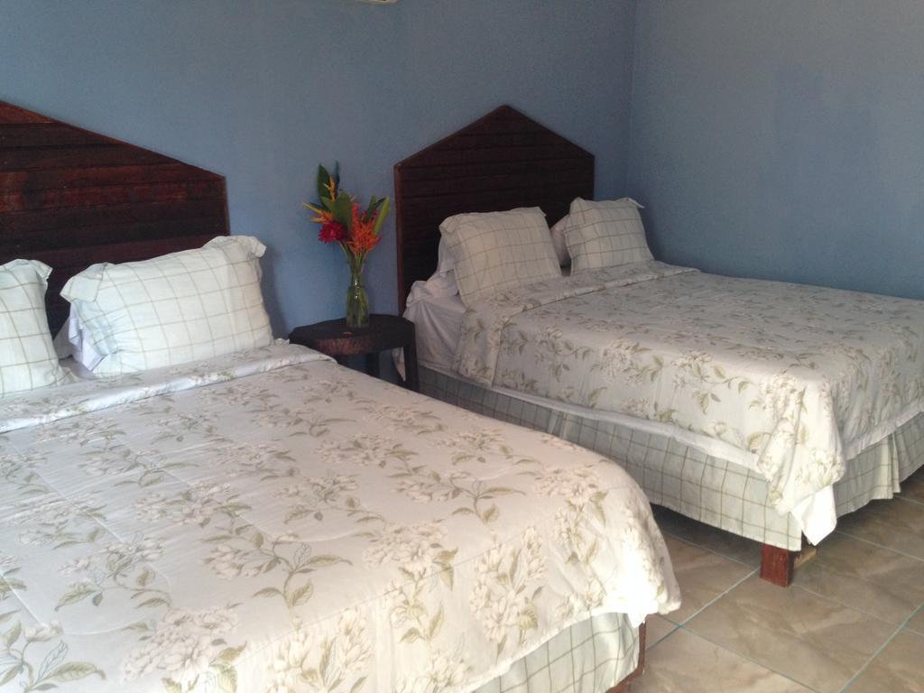 La Delphina Bed And Breakfast Bar And Grill La Ceiba Ngoại thất bức ảnh