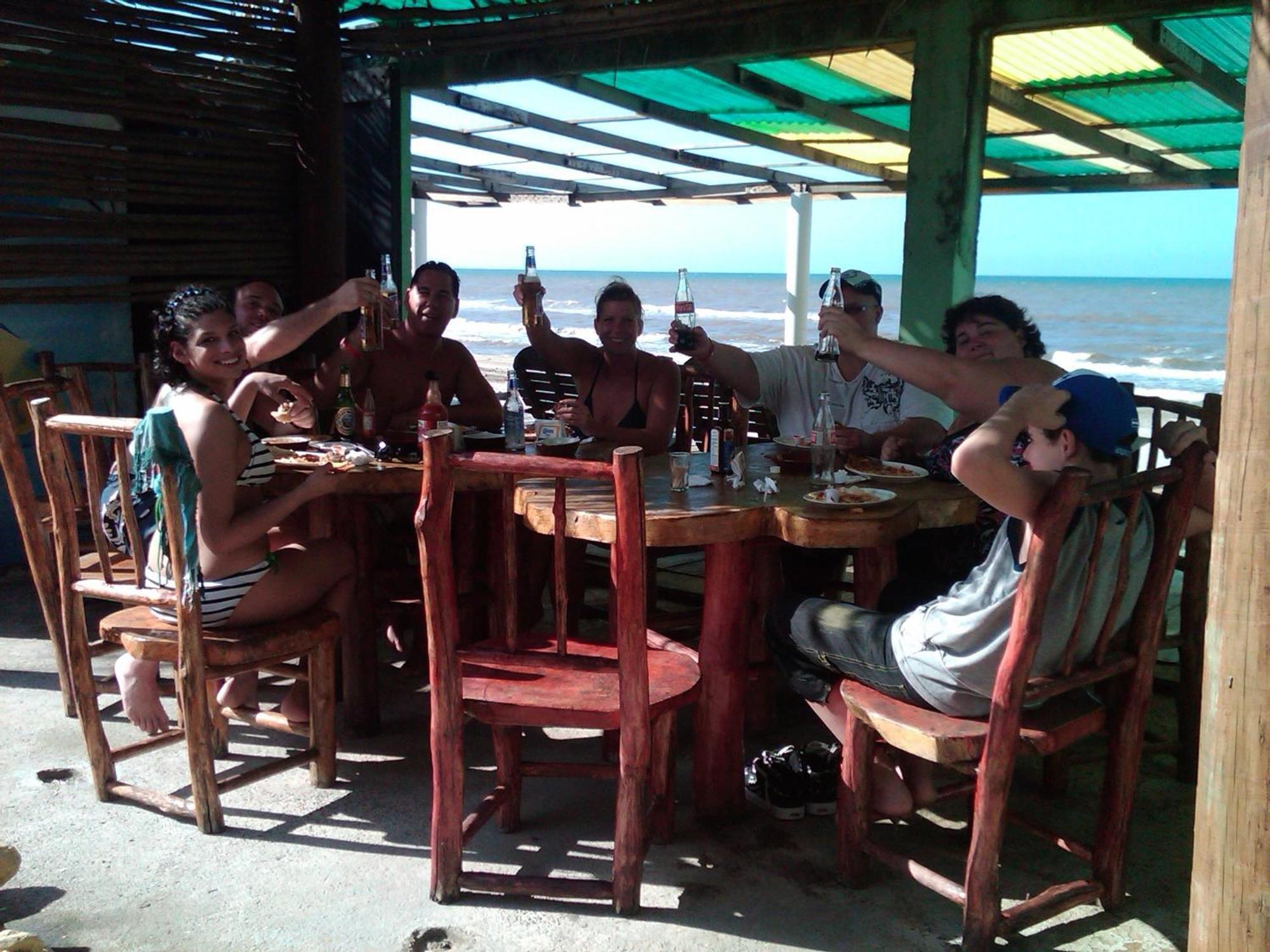 La Delphina Bed And Breakfast Bar And Grill La Ceiba Ngoại thất bức ảnh