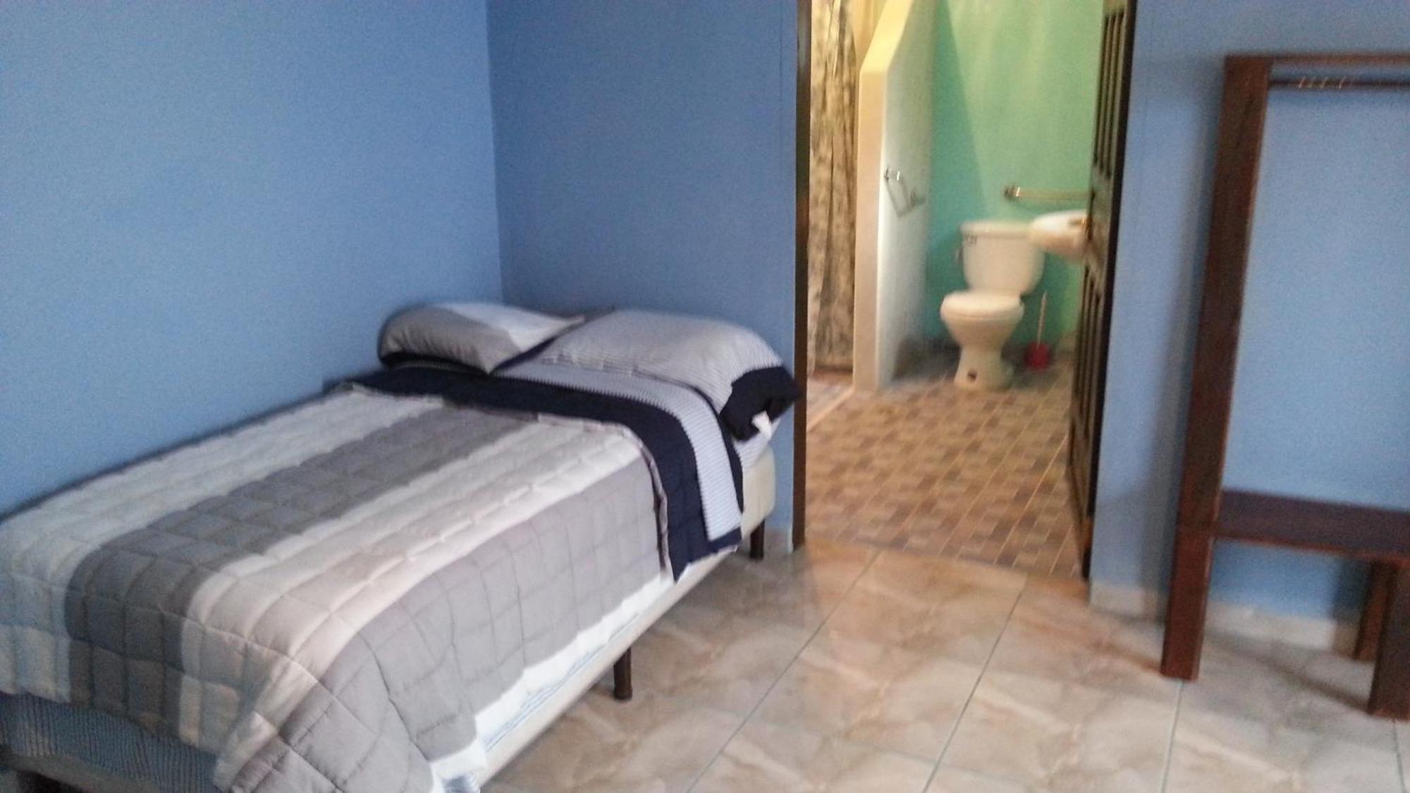La Delphina Bed And Breakfast Bar And Grill La Ceiba Phòng bức ảnh