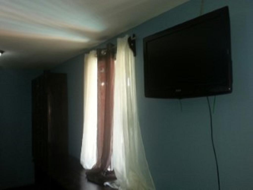 La Delphina Bed And Breakfast Bar And Grill La Ceiba Ngoại thất bức ảnh