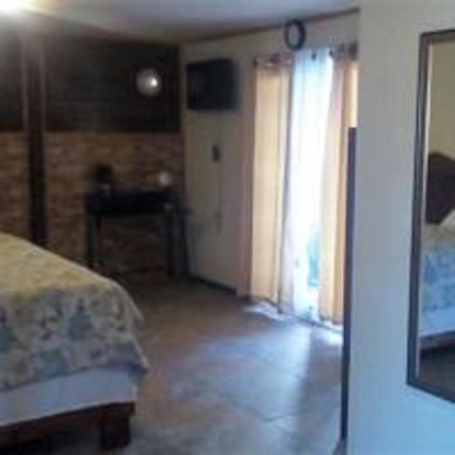 La Delphina Bed And Breakfast Bar And Grill La Ceiba Ngoại thất bức ảnh